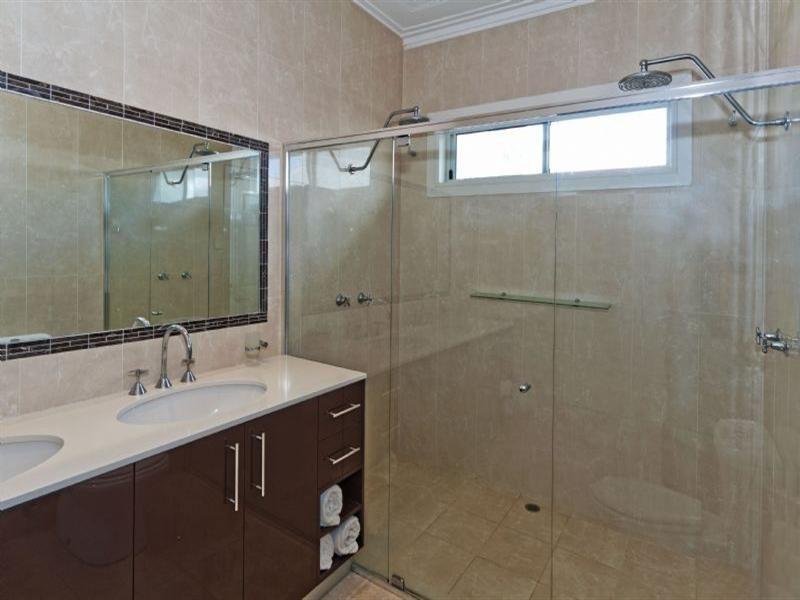 43 Mossgrove Street, Woolloongabba QLD 4102