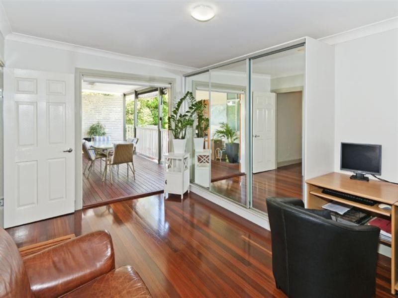 43 Mossgrove Street, Woolloongabba QLD 4102