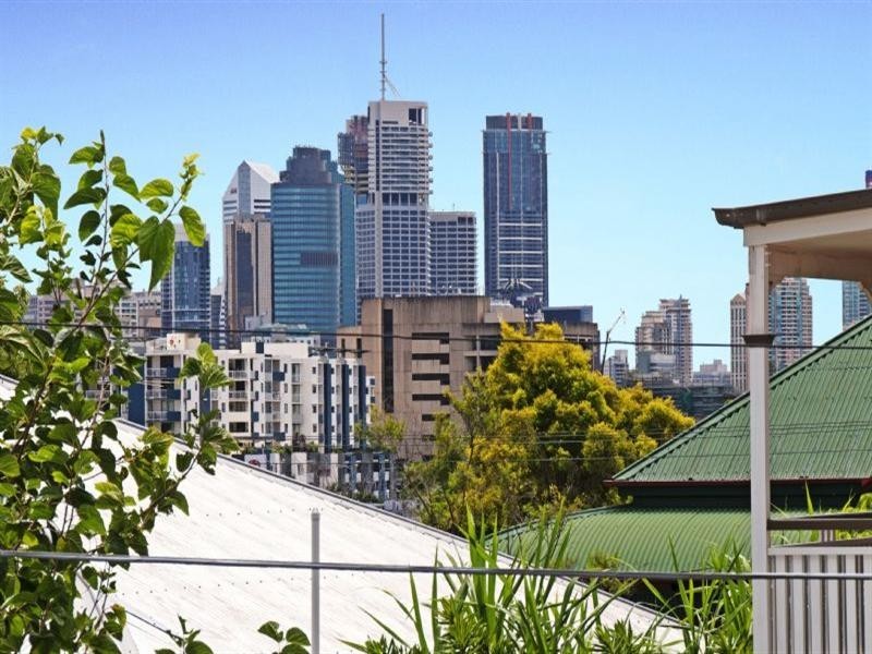 43 Mossgrove Street, Woolloongabba QLD 4102