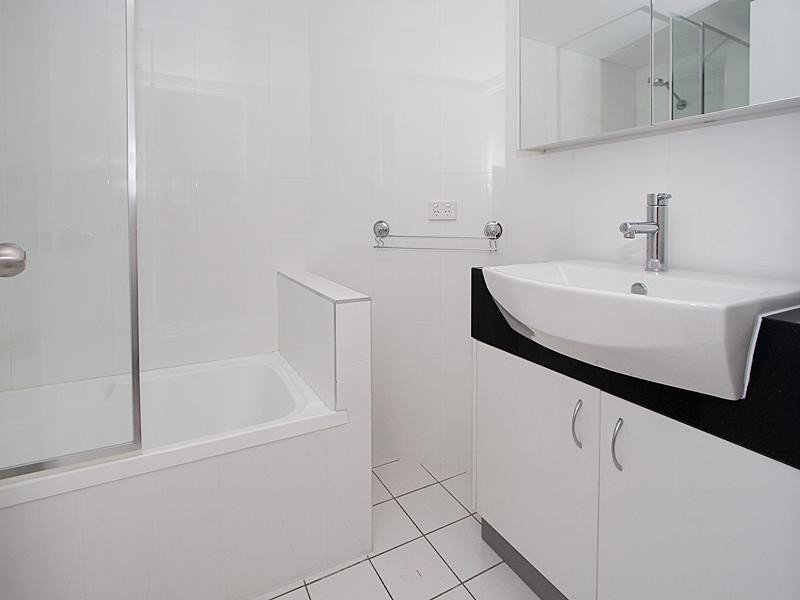 75 Thorn Street, Kangaroo Point QLD 4169