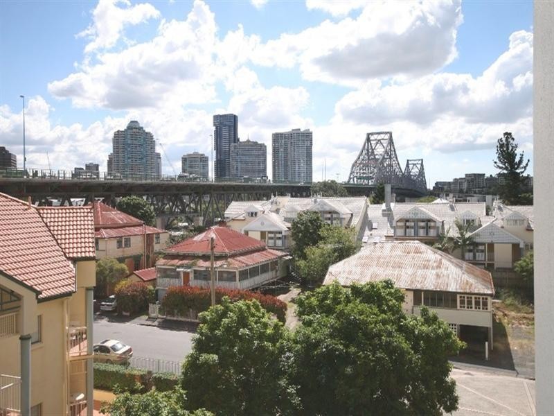 55 Baildon Street, Kangaroo Point QLD 4169