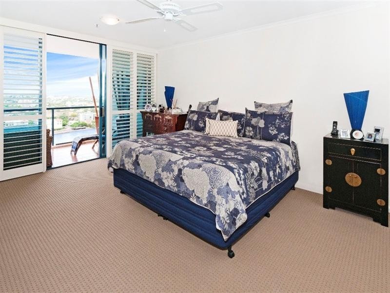 2 Goodwin Street, Kangaroo Point QLD 4169