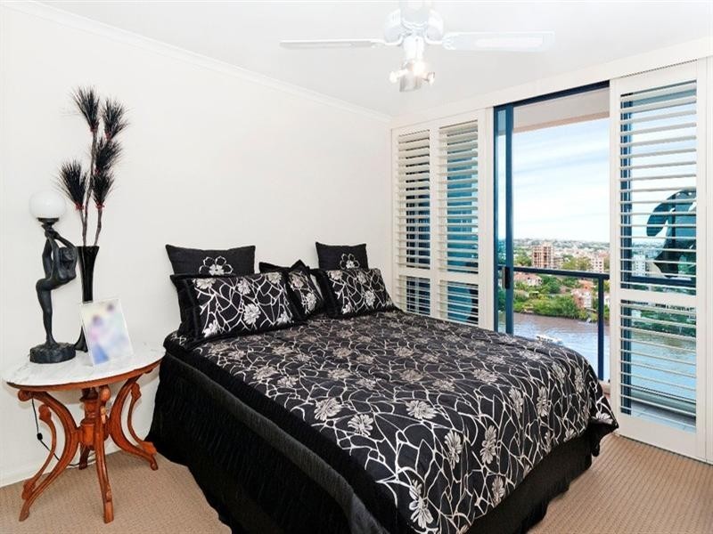 2 Goodwin Street, Kangaroo Point QLD 4169