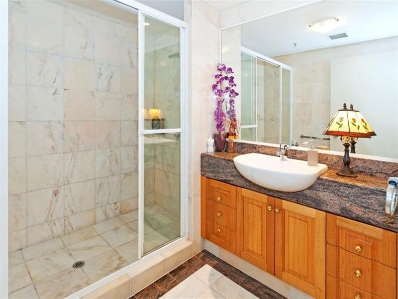 2 Goodwin Street, Kangaroo Point QLD 4169