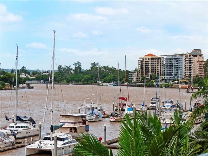 8 Goodwin Street, Kangaroo Point QLD 4169