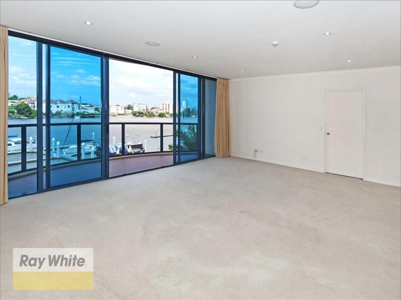 8 Goodwin Street, Kangaroo Point QLD 4169