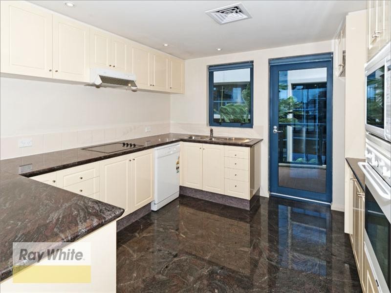 8 Goodwin Street, Kangaroo Point QLD 4169