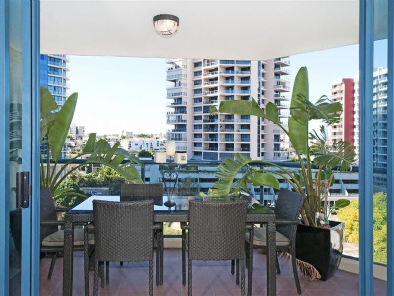27/45 Deakin Street, Kangaroo Point QLD 4169