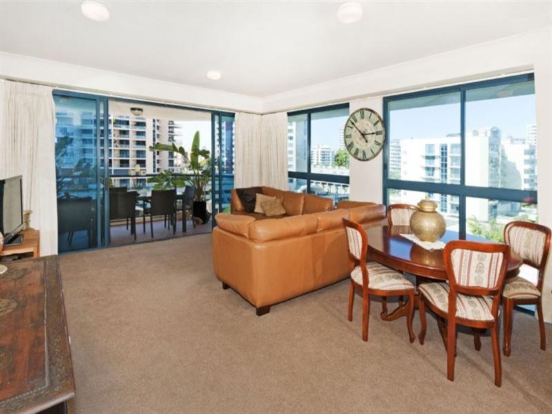 27/45 Deakin Street, Kangaroo Point QLD 4169