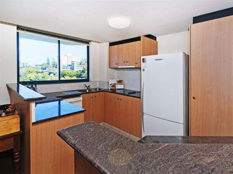 27/45 Deakin Street, Kangaroo Point QLD 4169