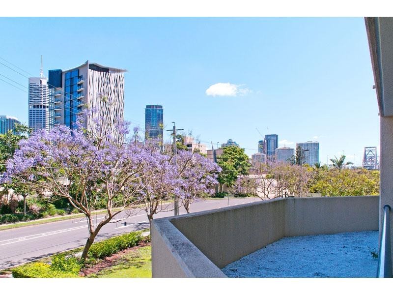 45 Deakin Street, Kangaroo Point QLD 4169