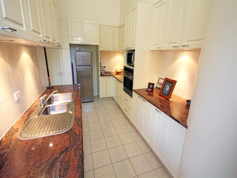 2 Goodwin Street, Kangaroo Point QLD 4169