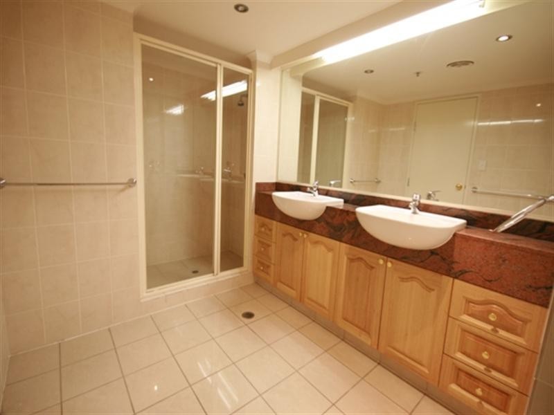 2 Goodwin Street, Kangaroo Point QLD 4169