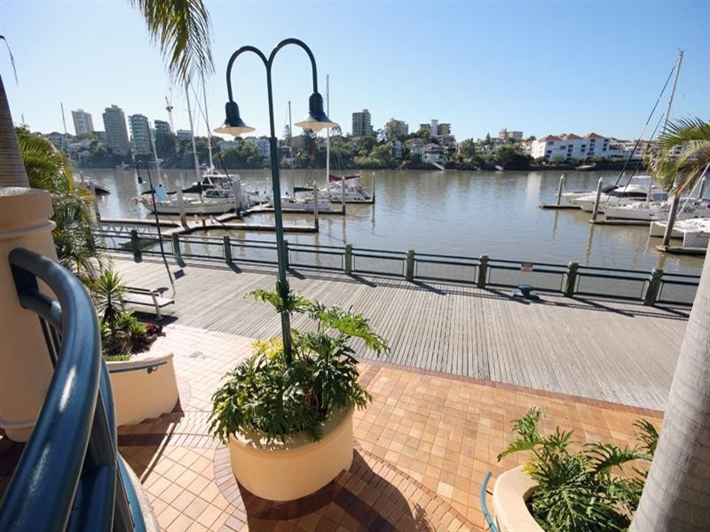 2 Goodwin Street, Kangaroo Point QLD 4169