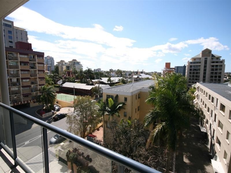 19 Thorn Street, Kangaroo Point QLD 4169