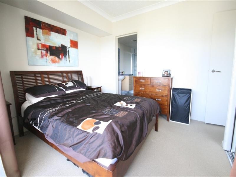 19 Thorn Street, Kangaroo Point QLD 4169