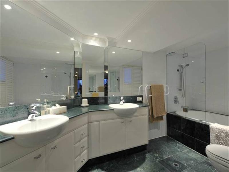 16 MacDonald Street, Kangaroo Point QLD 4169