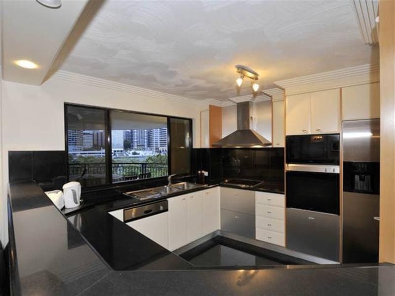 16 MacDonald Street, Kangaroo Point QLD 4169