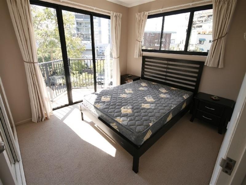 75 Thorn Street, Kangaroo Point QLD 4169