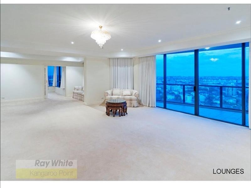 8 Goodwin Street, Kangaroo Point QLD 4169