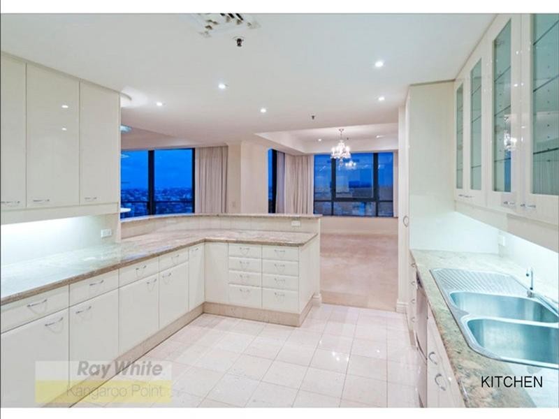 8 Goodwin Street, Kangaroo Point QLD 4169
