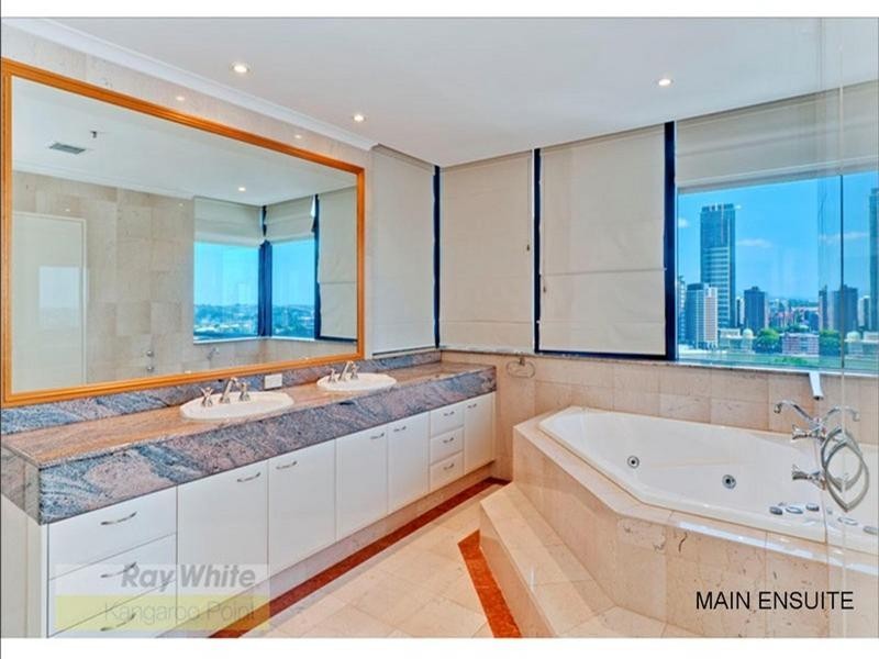 8 Goodwin Street, Kangaroo Point QLD 4169