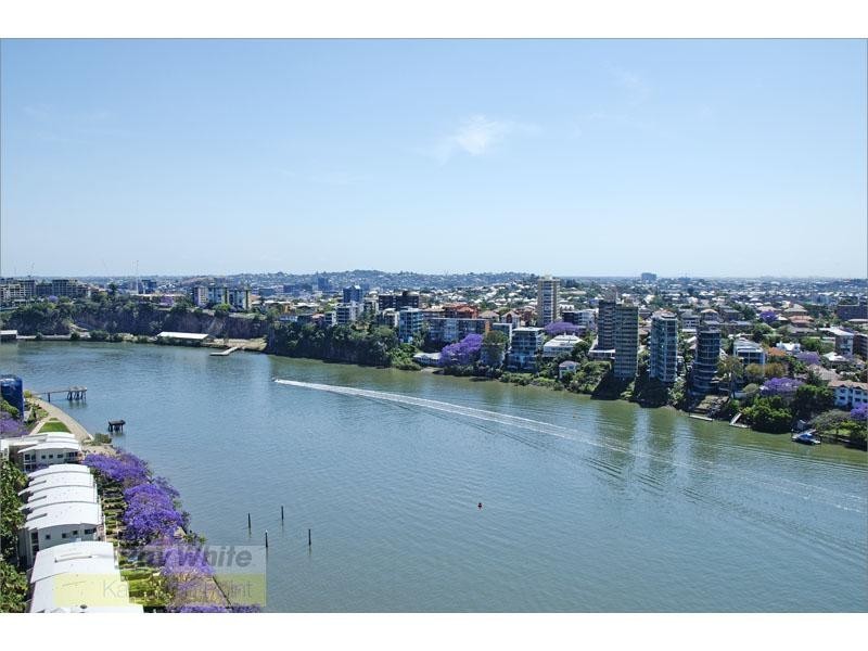 8 Goodwin Street, Kangaroo Point QLD 4169