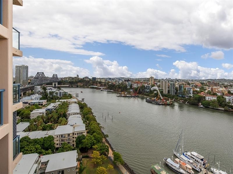 8 Goodwin Street, Kangaroo Point QLD 4169