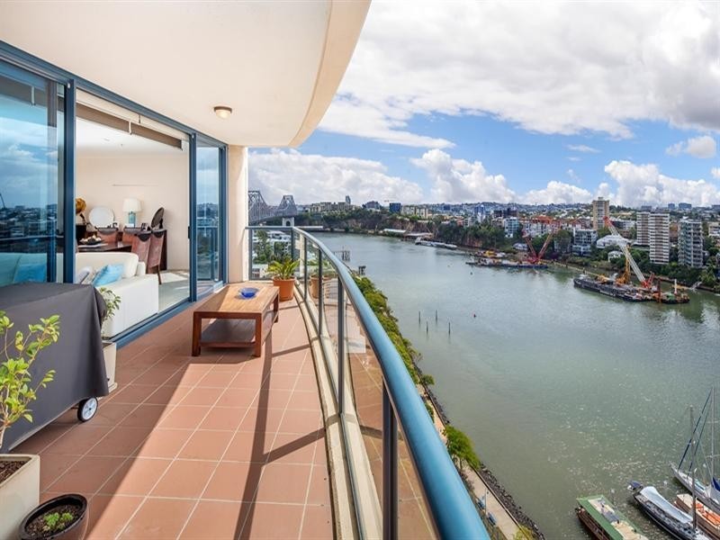 8 Goodwin Street, Kangaroo Point QLD 4169