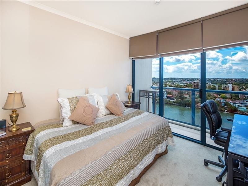 8 Goodwin Street, Kangaroo Point QLD 4169