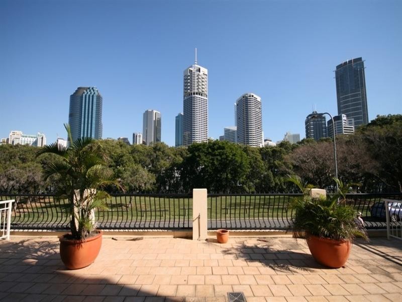 36 MacDonald Street, Kangaroo Point QLD 4169