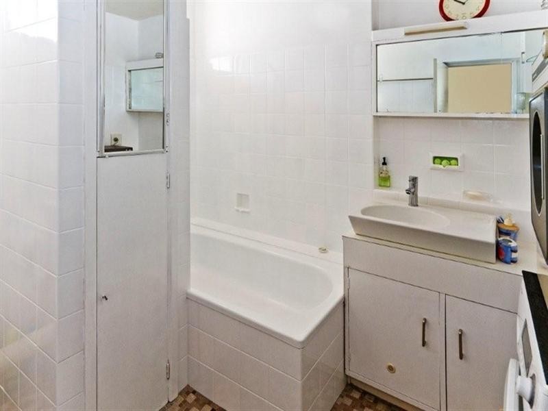 64 Thorn Street, Kangaroo Point QLD 4169