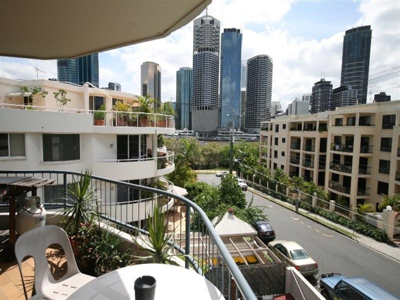 2 Bright Street, Kangaroo Point QLD 4169