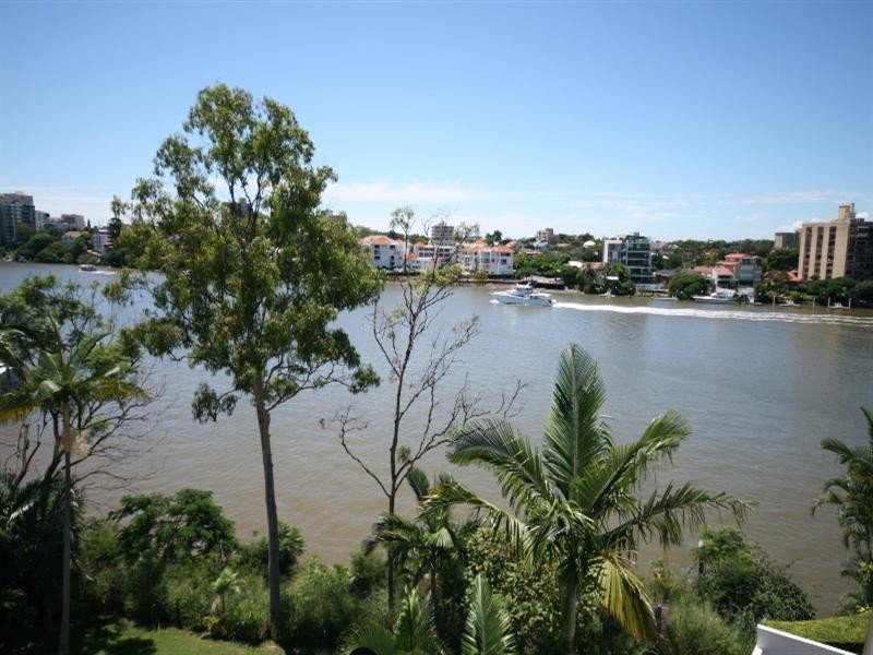 77 Cairns Street, Kangaroo Point QLD 4169