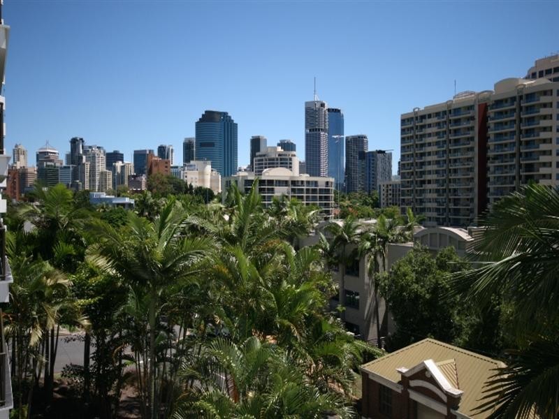 77 Cairns Street, Kangaroo Point QLD 4169