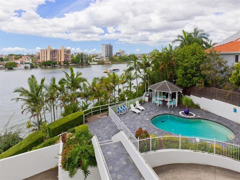 77 Cairns Street, Kangaroo Point QLD 4169