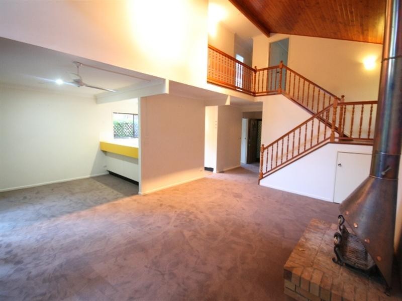 16 Sisley Street, St Lucia QLD 4067