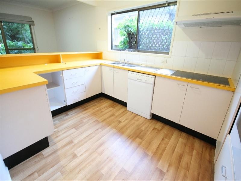 16 Sisley Street, St Lucia QLD 4067