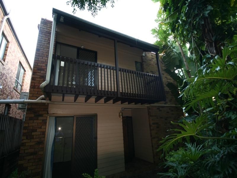 16 Sisley Street, St Lucia QLD 4067