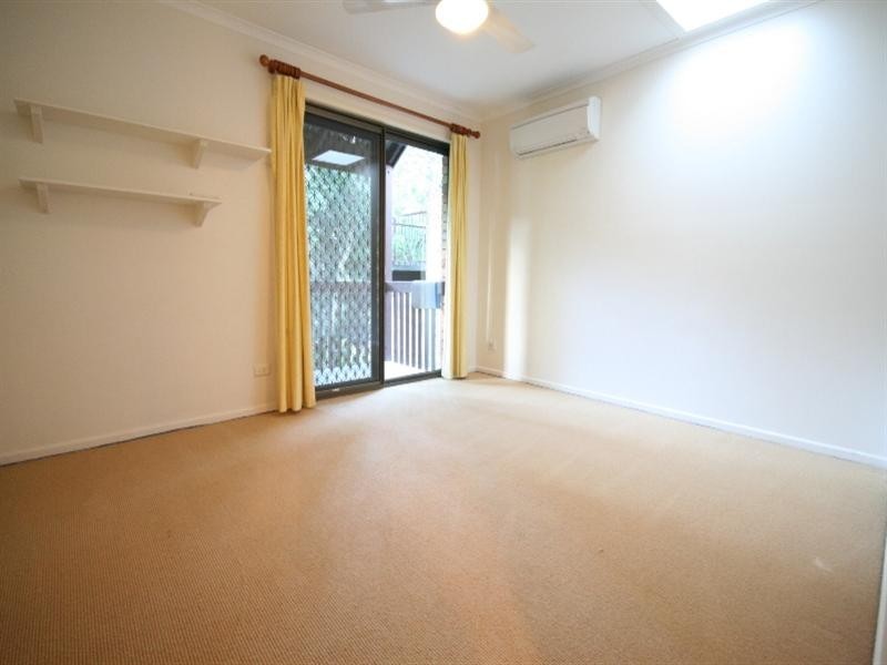 16 Sisley Street, St Lucia QLD 4067