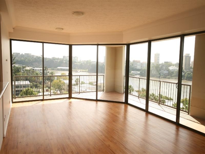 55 Baildon Street, Kangaroo Point QLD 4169