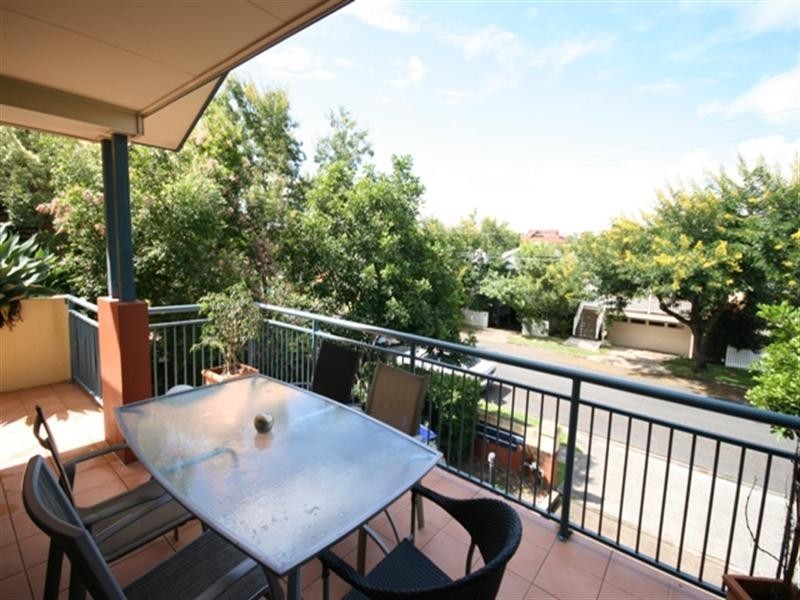 30 Clarendon Street, East Brisbane QLD 4169