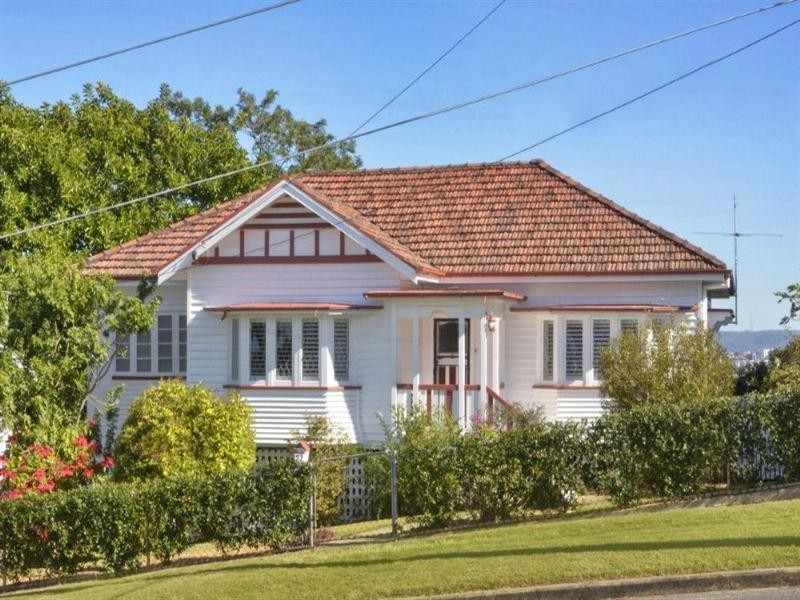 27 Sylvia Street, Camp Hill QLD 4152