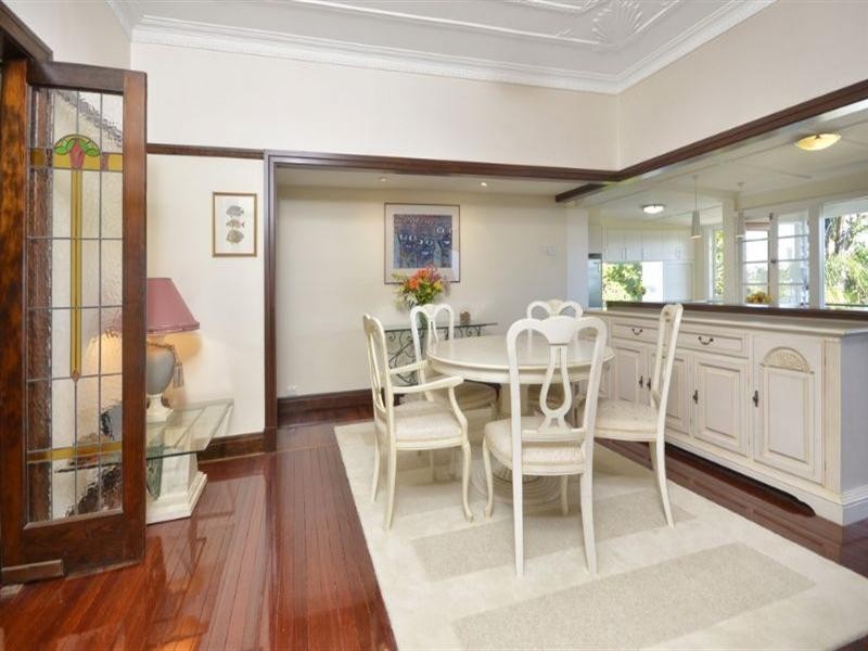 27 Sylvia Street, Camp Hill QLD 4152