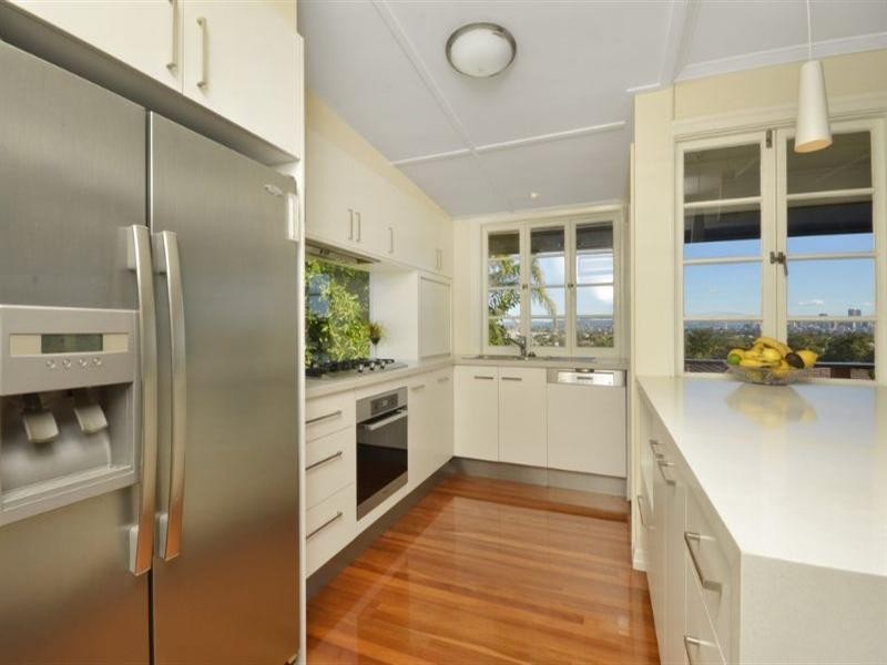 27 Sylvia Street, Camp Hill QLD 4152