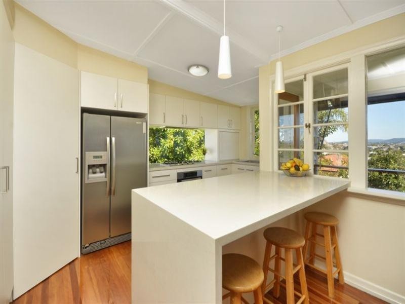 27 Sylvia Street, Camp Hill QLD 4152
