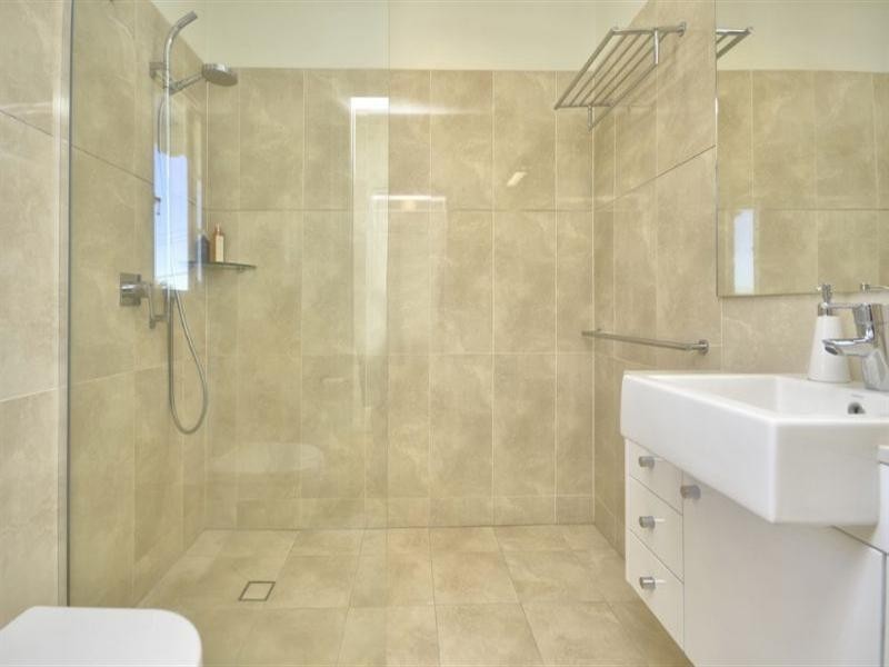 27 Sylvia Street, Camp Hill QLD 4152