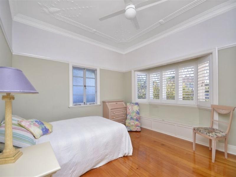 27 Sylvia Street, Camp Hill QLD 4152