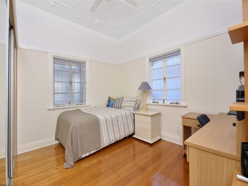 27 Sylvia Street, Camp Hill QLD 4152