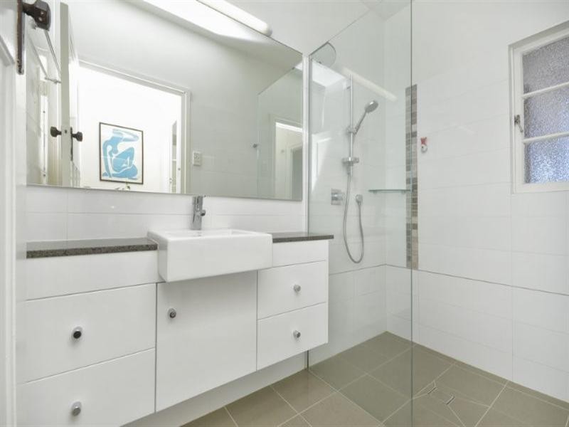 27 Sylvia Street, Camp Hill QLD 4152